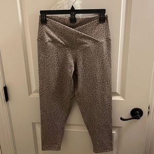 Evolution and Creation leopard print cropped workout pants size Medium